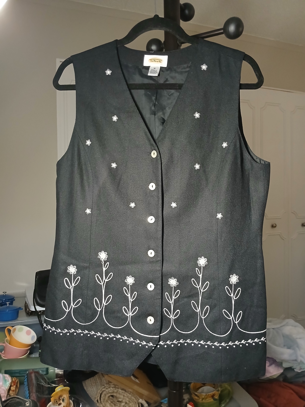 Talbots Black Sleeveless Button-Front Embroidered Floral Vest